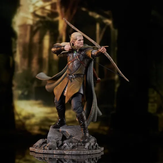 The Lord of the Rings - Gallery Deluxe - Legolas Figure Diamond Select 4