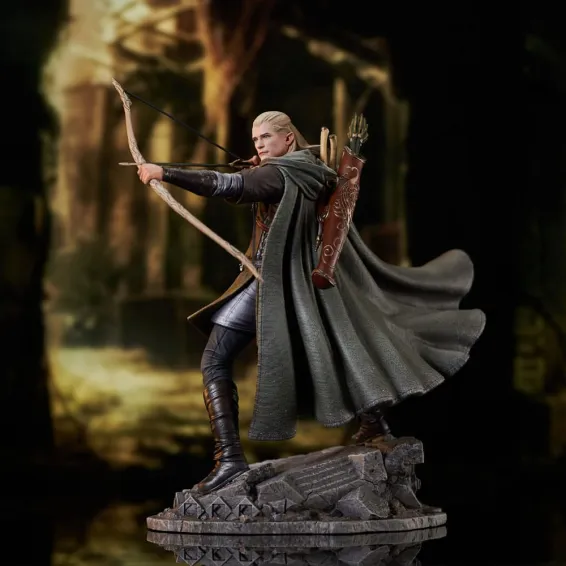 The Lord of the Rings - Gallery Deluxe - Legolas Figure Diamond Select 5