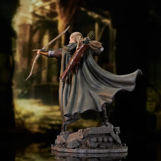 The Lord of the Rings - Gallery Deluxe - Legolas Figure Diamond Select 6