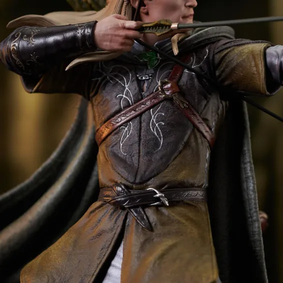 The Lord of the Rings - Gallery Deluxe - Legolas Figure Diamond Select 7