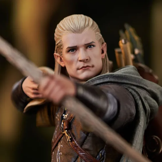 The Lord of the Rings - Gallery Deluxe - Legolas Figure Diamond Select 9