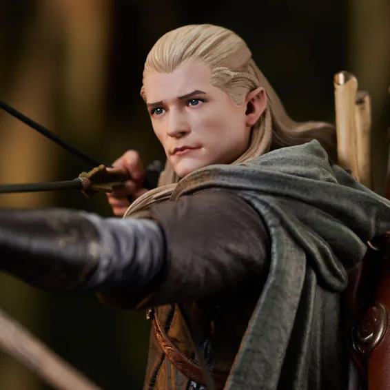 The Lord of the Rings - Gallery Deluxe - Legolas Figure Diamond Select 10