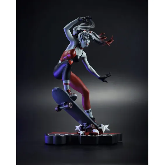 DC Comics - Harley Quinn: Red White & Black - Harley Quinn by Ivan Tao Figure PRE-ORDER McFarlane Toys - 2